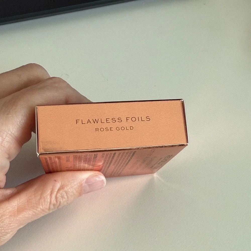 Revolution Flawless Foils Eyeshadow - Radiant‎ Rose Gold
